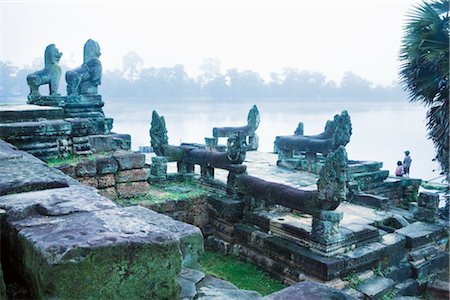 Morning Mist Over Sras Srang, Angkor, Cambodia Foto de stock - Sin royalties Premium, Código: 600-02669500