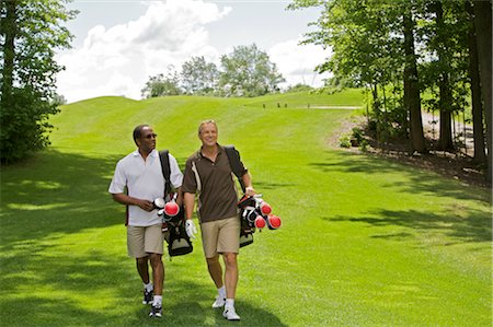 Hommes marchant sur le parcours de Golf, Burlington, Ontario, Canada Photographie de stock - Premium Libres de Droits, Code: 600-02670300