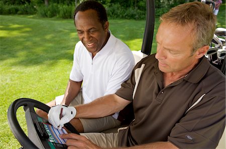 Golfeurs en voiturette de Golf avec tableau de bord prospectif, Burlington, Ontario, Canada Photographie de stock - Premium Libres de Droits, Code: 600-02670468