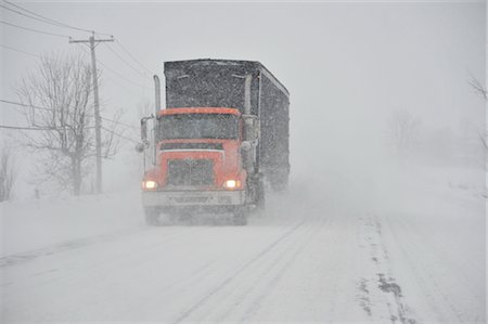 road truck transport - Truck on Highway in Winter, Ontario, Canada Foto de stock - Sin royalties Premium, Código: 600-02670637