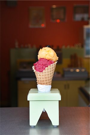 simsearch:600-03644945,k - Ice Cream Cone on Counter Fotografie stock - Premium Royalty-Free, Codice: 600-02671006