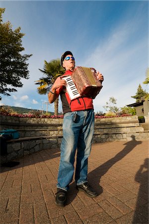 Homme jouant accordéon Photographie de stock - Premium Libres de Droits, Code: 600-02686016