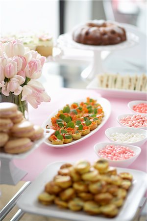 desserts on display - Party Buffet Foto de stock - Sin royalties Premium, Código: 600-02686130