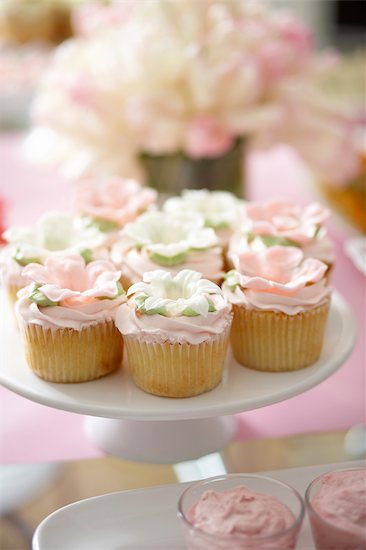 Party Buffet, Cupcakes Stock Photo - Premium Royalty-Free, Artist: Michael Alberstat, Image code: 600-02686131