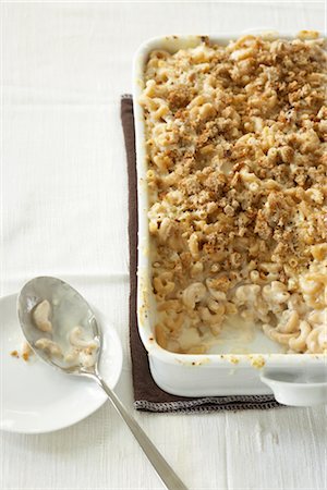 Macaroni et fromage Casserole Photographie de stock - Premium Libres de Droits, Code: 600-02686158