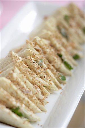 food platter presentation - Tuna and Watercress Sandwiches with Sesame Seeds Foto de stock - Sin royalties Premium, Código: 600-02686162