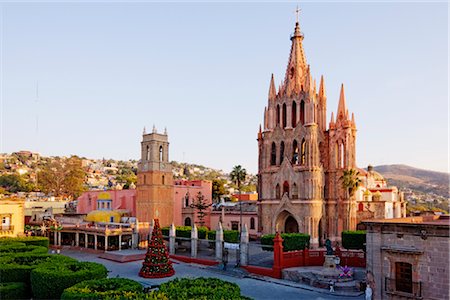 famous place of mexico places - La Parroquia and Jardin, San Miguel de Allende, Guanajuato, Mexico Stock Photo - Premium Royalty-Free, Code: 600-02694300
