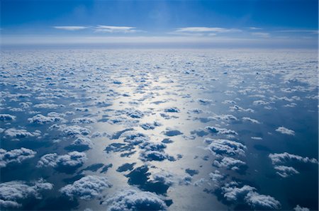 encima de las nubes - Aerial View of Clouds and Blue Sky Over Pacific Ocean Foto de stock - Sin royalties Premium, Código: 600-02694417