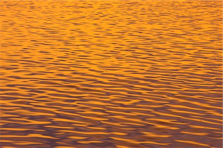 fluid background - Sunlight Reflecting on Water, Ushuaia, Argentina Foto de stock - Sin royalties Premium, Código: 600-02691447