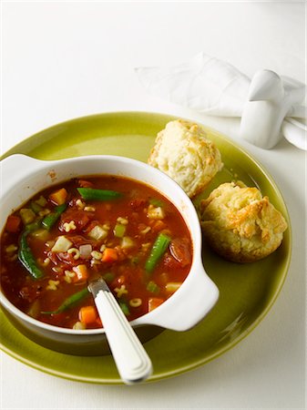 simsearch:600-02883132,k - Minestrone Soup and Cheese Muffins Foto de stock - Sin royalties Premium, Código: 600-02693457