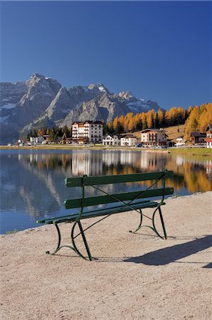 Lago di Misurina, Village de Misurina, Dolomites, montagne Sorapis, Province de Belluno, Vénétie, Italie Photographie de stock - Premium Libres de Droits, Code: 600-02693563