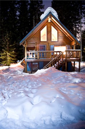 simsearch:600-00782485,k - Log Cabin at Night Stock Photo - Premium Royalty-Free, Code: 600-02700345