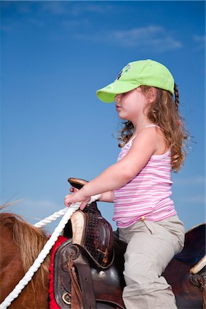 stati delle pianure - Girl Horseback Riding in the Black Hills, Custer State Park, South Dakota, USA Fotografie stock - Premium Royalty-Free, Codice: 600-02700350