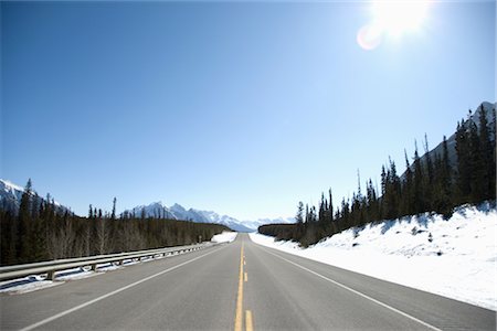 road in mountain in winter - David Thompson Highway, Banff National Park, Canadian Rockies, Alberta, Canada Stock Photo - Premium Royalty-Free, Code: 600-02700366