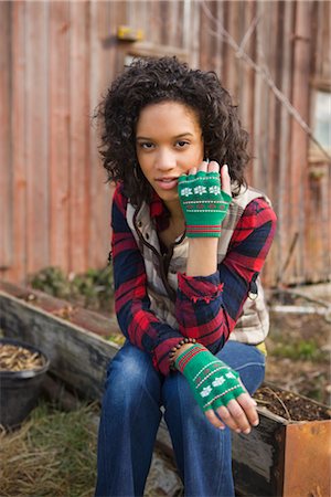 farm girl jeans - Portrait de jeune femme dans une ferme de Hillsboro, Oregon, Etats-Unis Photographie de stock - Premium Libres de Droits, Code: 600-02700675