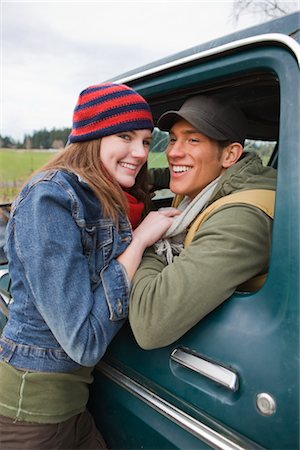 Young Couple on a Farm in Hillsboro, Oregon, USA Foto de stock - Sin royalties Premium, Código: 600-02700698