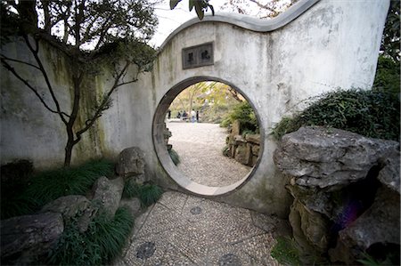 Round Doorway in Youyicun Garden, Suzhou, China Fotografie stock - Premium Royalty-Free, Codice: 600-02700864