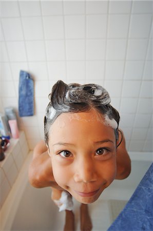 face washing - Girl in Shower with Shampoo in Hair Foto de stock - Sin royalties Premium, Código: 600-02700866