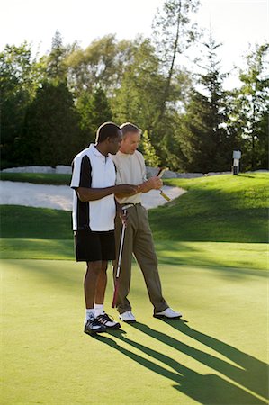 Men Playing Golf, Burlington, Ontario, Canada Foto de stock - Royalty Free Premium, Número: 600-02701106