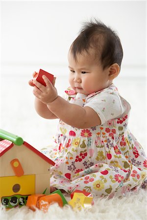 Girl Playing with Shapes and House Foto de stock - Sin royalties Premium, Código: 600-02701242