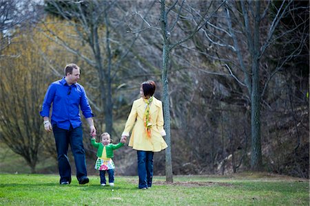 filipino - Famille de marcher dans le parc, Bethesda, Maryland, USA Photographie de stock - Premium Libres de Droits, Code: 600-02702740