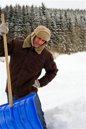 Man Shovelling Snow, Hof bei Salzburg, Austria Foto de stock - Sin royalties Premium, Código: 600-02702765