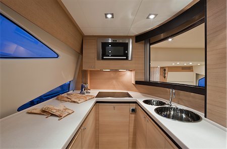 simsearch:600-02244960,k - View of Kitchen Aboard Abacus 62 Motorboat Foto de stock - Sin royalties Premium, Código: 600-02738166