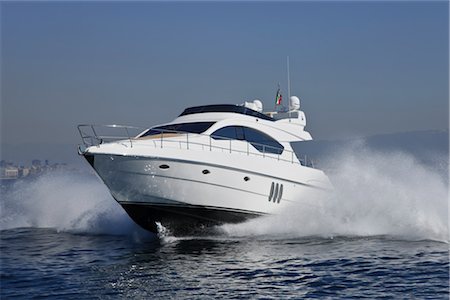 simsearch:700-00036053,k - Bateau à moteur Abacus 52, Naples, Italie Photographie de stock - Premium Libres de Droits, Code: 600-02756605