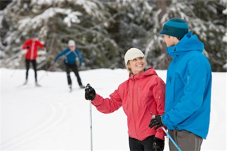 simsearch:600-02757268,k - Couples Cross Country Skiing, Whistler, British Columbia, Canada Foto de stock - Royalty Free Premium, Número: 600-02757244