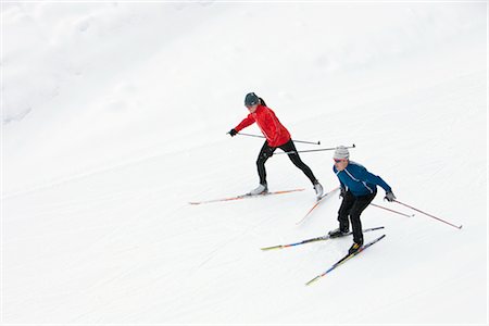 Obenliegende Ansicht von paar Cross Country Skilaufen, Whistler, Britisch-Kolumbien, Kanada Stockbilder - Premium RF Lizenzfrei, Bildnummer: 600-02757255