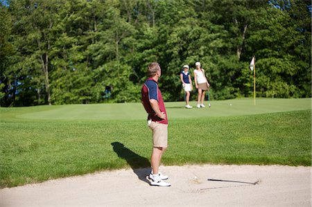 Sideview of Man in Sand Trap on Golf Course Foto de stock - Sin royalties Premium, Código: 600-02751482