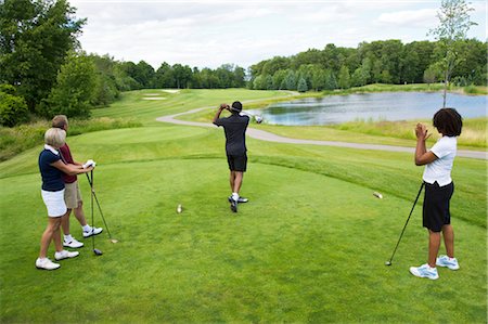 simsearch:600-02833105,k - Groupe de gens jouer au golf Photographie de stock - Premium Libres de Droits, Code: 600-02751516