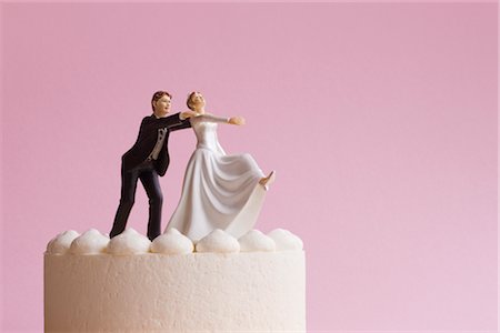 runaway bride figure - Wedding Cake Figurines, Groom Grabbing Runaway Bride Stock Photo - Premium Royalty-Free, Code: 600-02801227