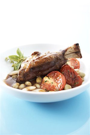 plate space - Lamb Shank Dish With White Beans, Tomatoes and Basil Foto de stock - Sin royalties Premium, Código: 600-02833808