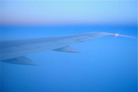 View of Aeroplane Wing at Sunrise Above Buenos Aires, Argentina Foto de stock - Sin royalties Premium, Código: 600-02860276