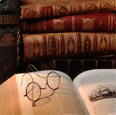 education and still life - Pair of Glasses Resting on Book Foto de stock - Sin royalties Premium, Código: 600-02886330