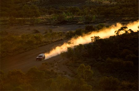 Car Travelling on Dirt Road at Sunset Foto de stock - Sin royalties Premium, Código: 600-02886387