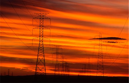 simsearch:600-00911112,k - Power Transmission Pylons at Sunset Foto de stock - Sin royalties Premium, Código: 600-02886411