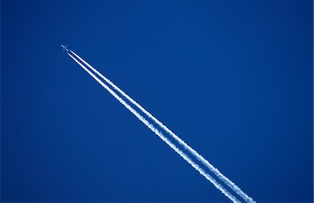 simsearch:600-02886498,k - Jet Plane Contrail Photographie de stock - Premium Libres de Droits, Code: 600-02886498