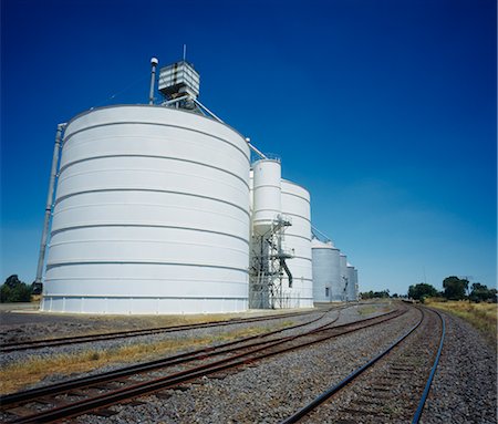 storage containers - Grain Silos beside Railway Line Stock Photo - Premium Royalty-Free, Code: 600-02886578