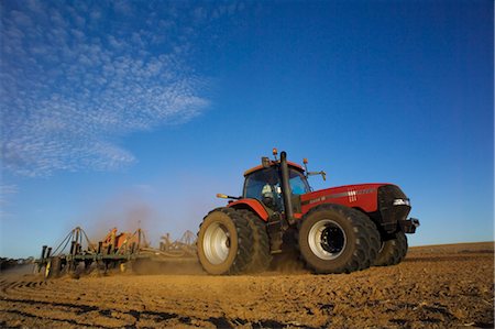 simsearch:600-02886648,k - Wheat Sowing, Tractor Pulling Seed Drill, Australia Foto de stock - Sin royalties Premium, Código: 600-02886646