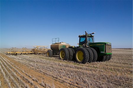 simsearch:600-02886648,k - Wheat Sowing, Tractor Pulling Seed Drill, Australia Foto de stock - Sin royalties Premium, Código: 600-02886647