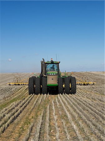 Wheat Sowing, Tractor Pulling Seed Drill, Australia Foto de stock - Sin royalties Premium, Código: 600-02886648