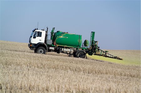 fertilization (improving soil quality) - Truck Spraying Stubble Prior to Sowing Wheat Crop, Australia Stock Photo - Premium Royalty-Free, Code: 600-02886655