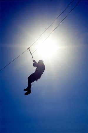 en descente - Homme sur une tyrolienne, Brisbane, Queensland, Australie Photographie de stock - Premium Libres de Droits, Code: 600-02886707