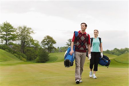 Couple marchant sur le parcours de Golf Photographie de stock - Premium Libres de Droits, Code: 600-02883105