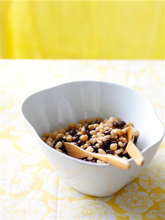 Mixed Beans in Bowl Stock Photo - Premium Royalty-Free, Code: 600-02883276