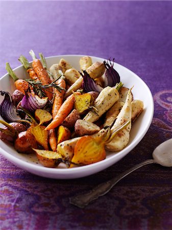 Roasted Vegetables with Rosemary and Black Pepper Stock Photo - Premium Royalty-Free, Code: 600-02883281