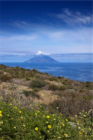 simsearch:600-02912302,k - Stromboli vu de Panarea, îles Eoliennes, Sicliy, Italie Photographie de stock - Premium Libres de Droits, Code: 600-02912299