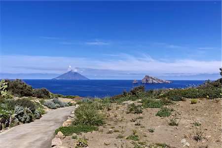 simsearch:600-02912302,k - Panarea Basiluzzo et Stromboli dans le Background, Iles Eoliennes, Sicile Italie Photographie de stock - Premium Libres de Droits, Code: 600-02912306